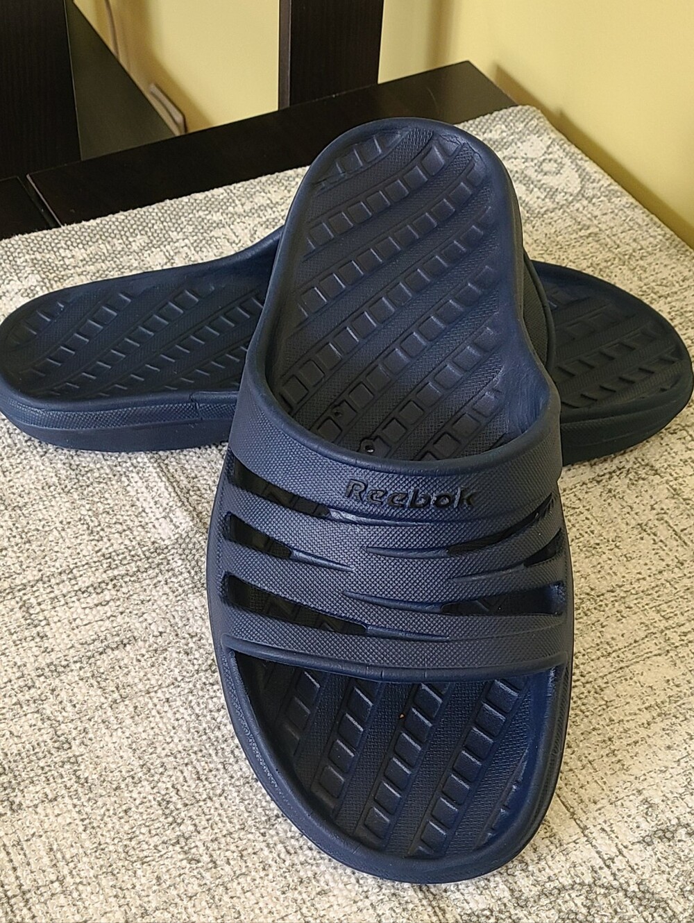Reebok hydro pass slides